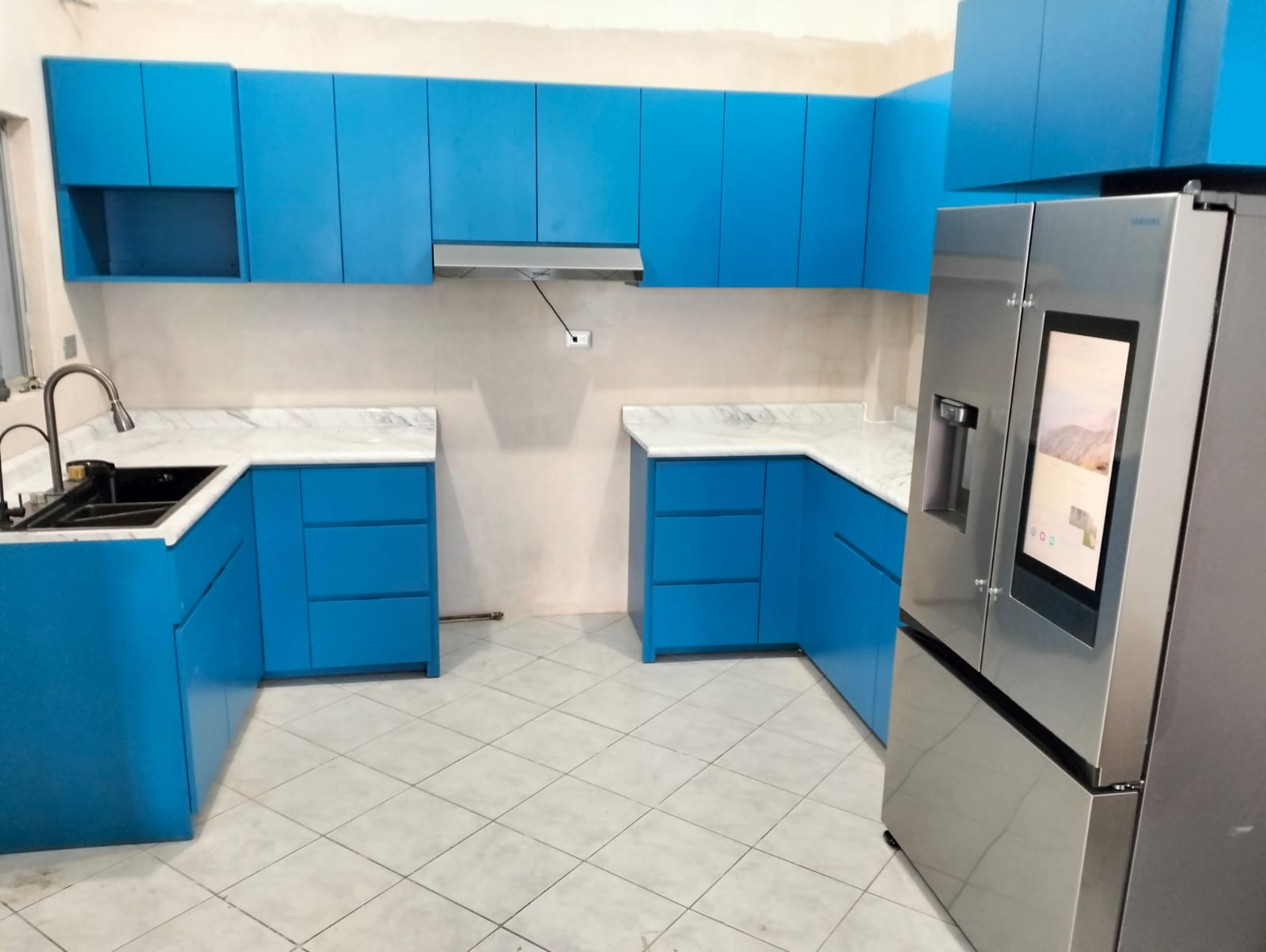 Cocina-azul-forma-U